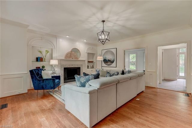 1420 Thornhill Lane, Winston-salem, NC 27106