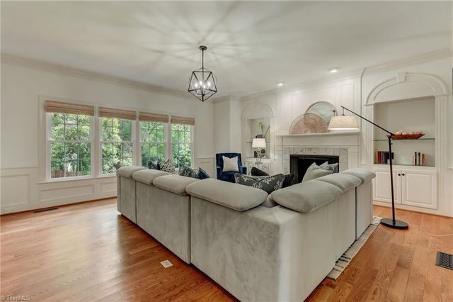 1420 Thornhill Lane, Winston-salem, NC 27106