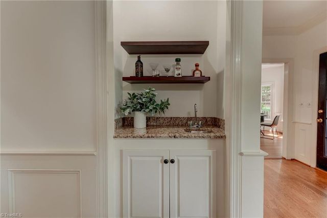 1420 Thornhill Lane, Winston-salem, NC 27106