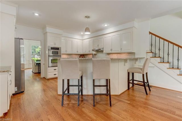 1420 Thornhill Lane, Winston-salem, NC 27106