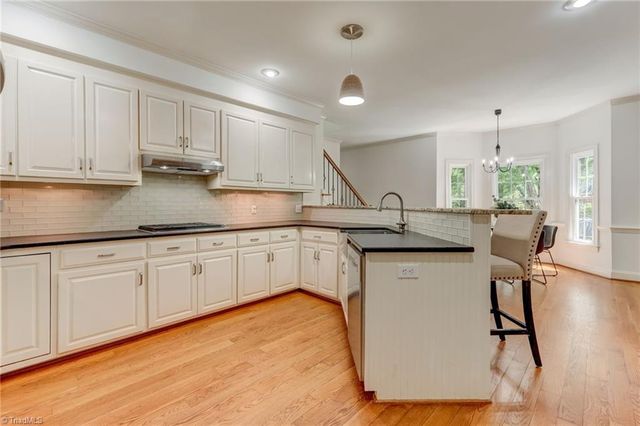 1420 Thornhill Lane, Winston-salem, NC 27106