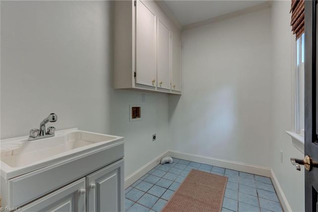 1420 Thornhill Lane, Winston-salem, NC 27106
