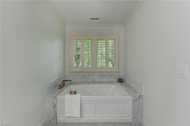 1420 Thornhill Lane, Winston-salem, NC 27106