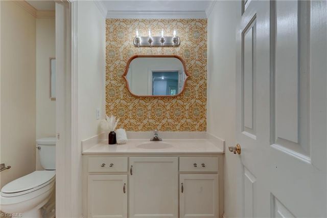 1420 Thornhill Lane, Winston-salem, NC 27106