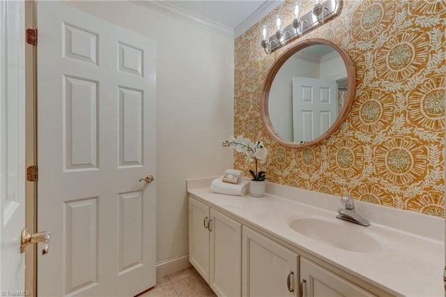 1420 Thornhill Lane, Winston-salem, NC 27106