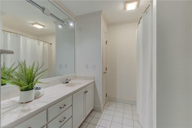 1420 Thornhill Lane, Winston-salem, NC 27106