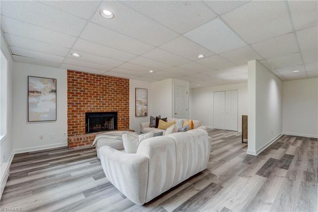 1420 Thornhill Lane, Winston-salem, NC 27106