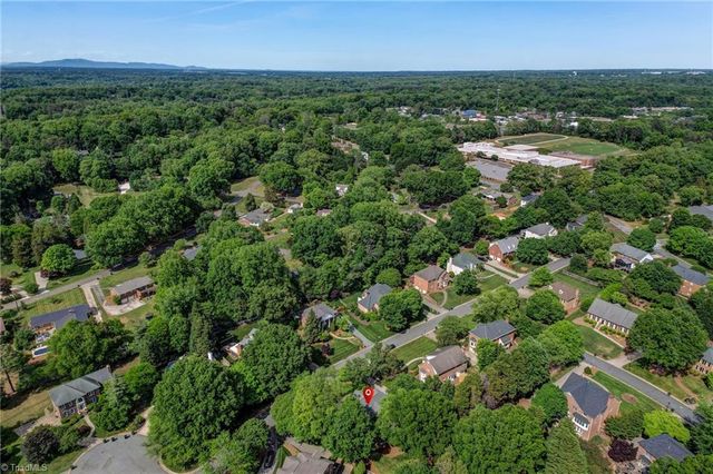 1420 Thornhill Lane, Winston-salem, NC 27106