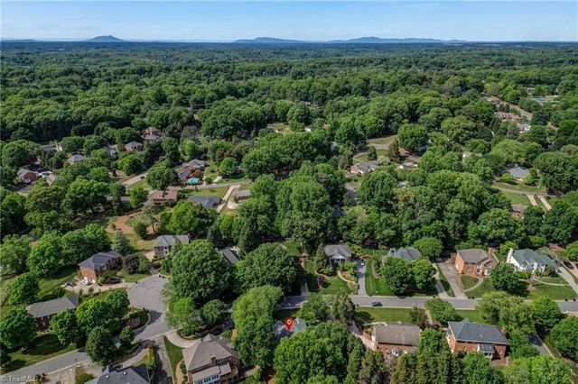 1420 Thornhill Lane, Winston-salem, NC 27106