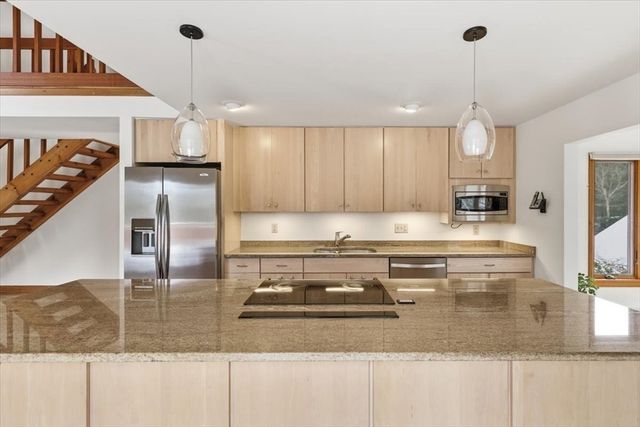 99 Rockledge Dr, Falmouth, MA 02556