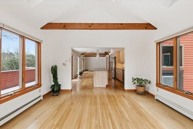 99 Rockledge Dr, Falmouth, MA 02556