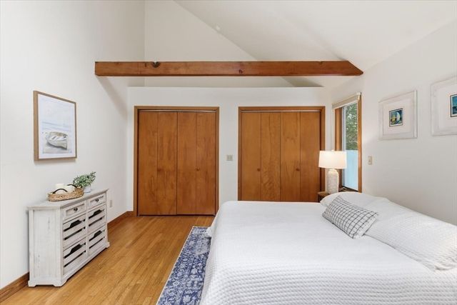 99 Rockledge Dr, Falmouth, MA 02556