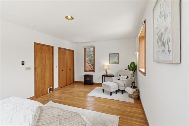 99 Rockledge Dr, Falmouth, MA 02556