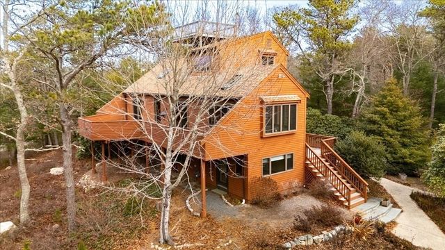 99 Rockledge Dr, Falmouth, MA 02556