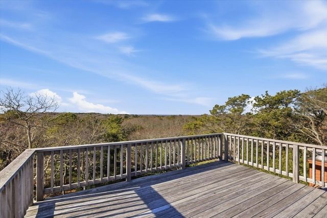 99 Rockledge Dr, Falmouth, MA 02556