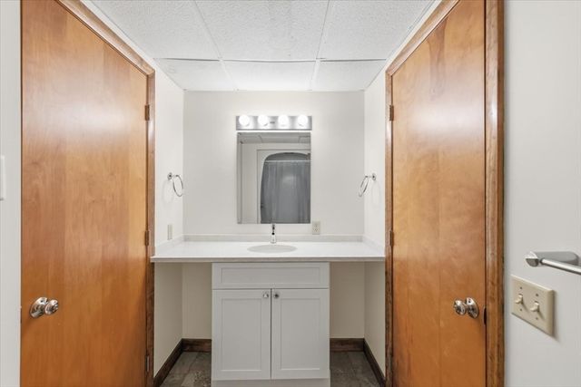 99 Rockledge Dr, Falmouth, MA 02556