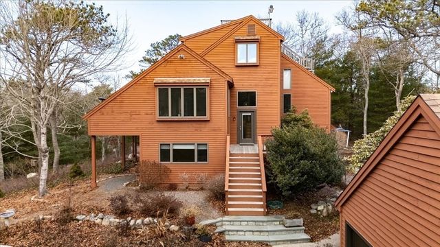 99 Rockledge Dr, Falmouth, MA 02556