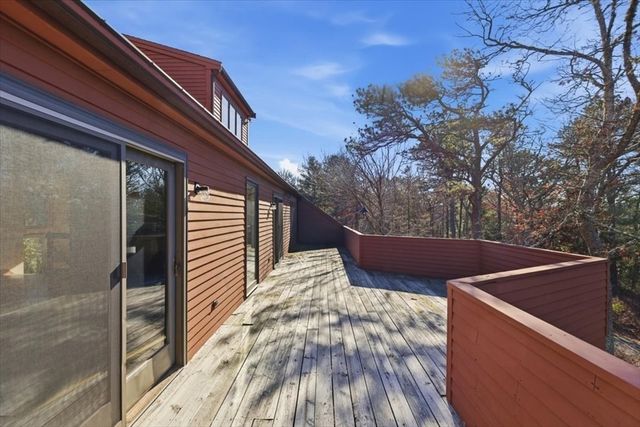 99 Rockledge Dr, Falmouth, MA 02556