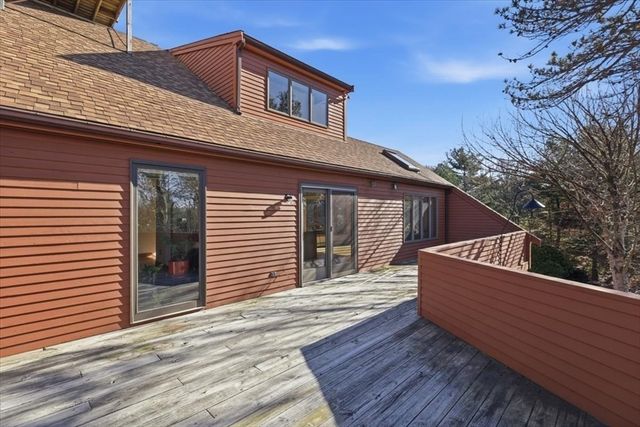 99 Rockledge Dr, Falmouth, MA 02556