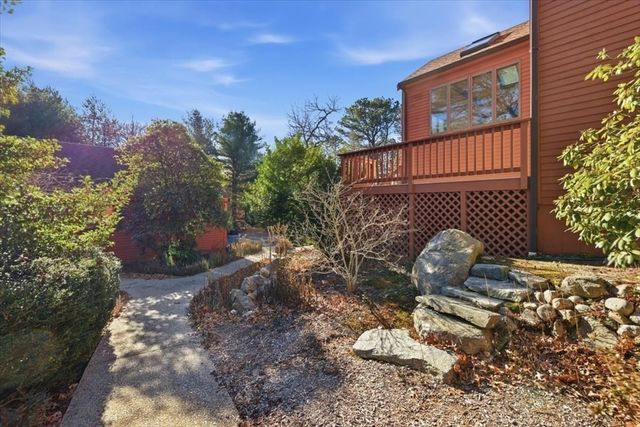 99 Rockledge Dr, Falmouth, MA 02556