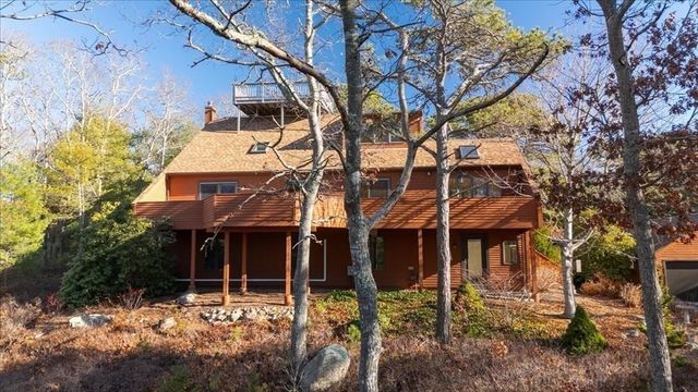 99 Rockledge Dr, Falmouth, MA 02556