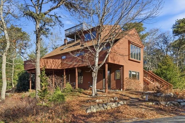 99 Rockledge Dr, Falmouth, MA 02556