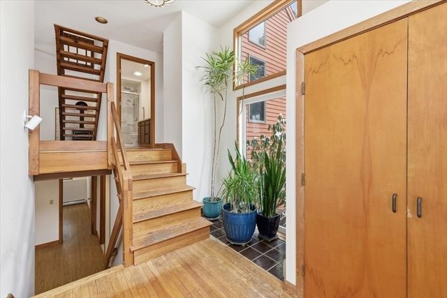 99 Rockledge Dr, Falmouth, MA 02556