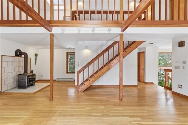 99 Rockledge Dr, Falmouth, MA 02556