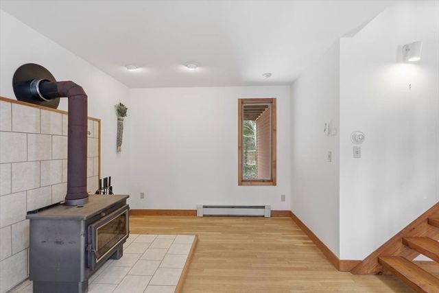 99 Rockledge Dr, Falmouth, MA 02556