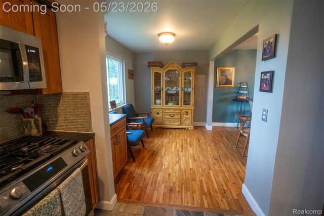 530 Sheffield Drive, Madison Heights, MI 48071