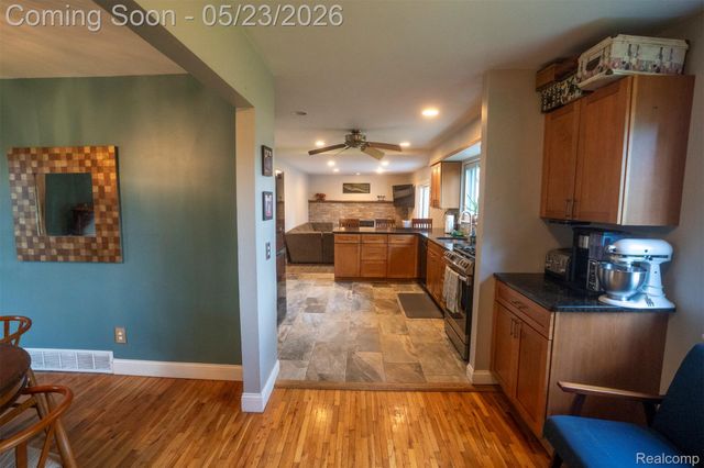 530 Sheffield Drive, Madison Heights, MI 48071