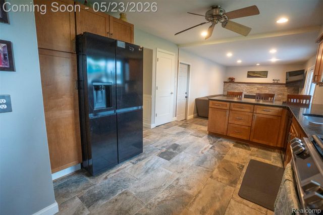530 Sheffield Drive, Madison Heights, MI 48071