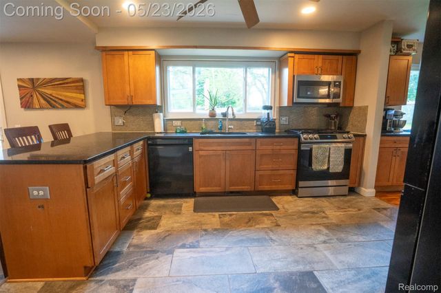 530 Sheffield Drive, Madison Heights, MI 48071