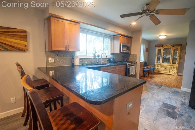 530 Sheffield Drive, Madison Heights, MI 48071