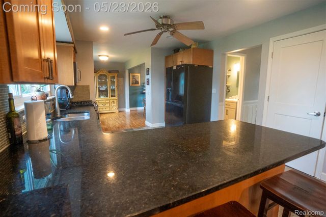530 Sheffield Drive, Madison Heights, MI 48071