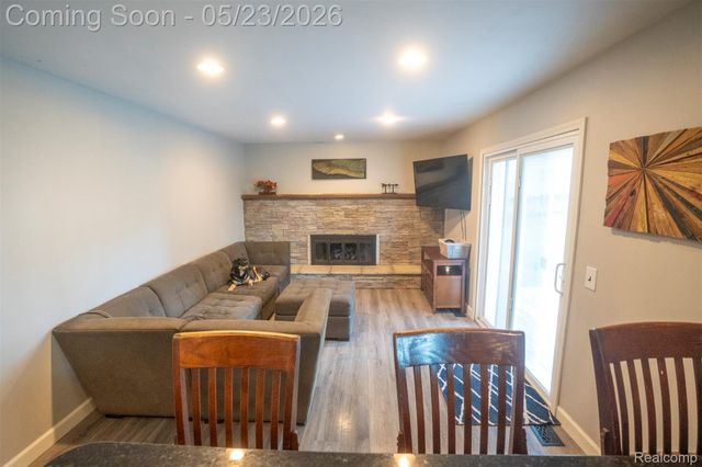 530 Sheffield Drive, Madison Heights, MI 48071