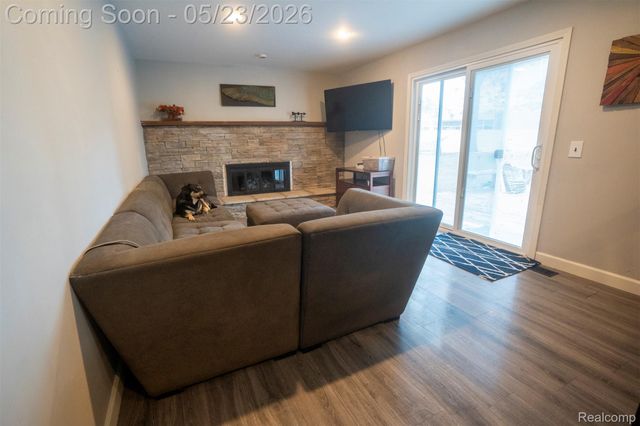 530 Sheffield Drive, Madison Heights, MI 48071