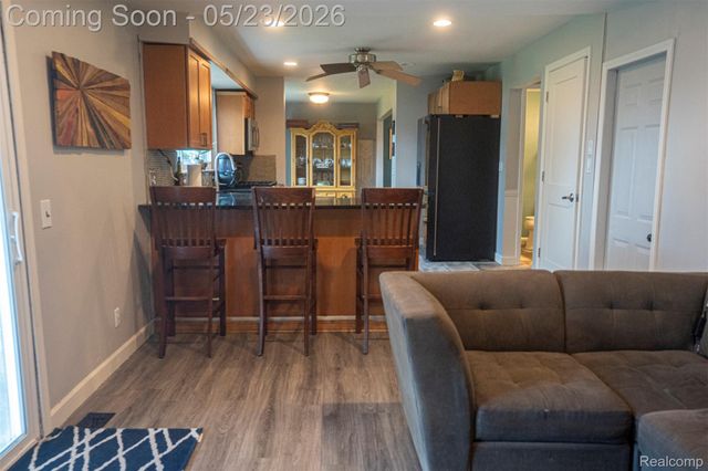 530 Sheffield Drive, Madison Heights, MI 48071