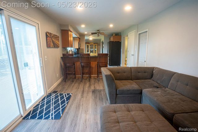 530 Sheffield Drive, Madison Heights, MI 48071