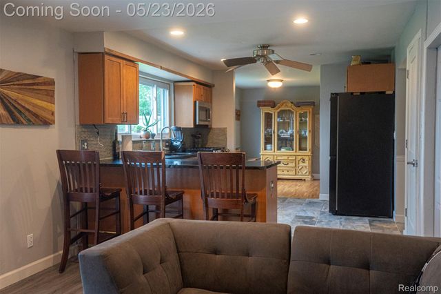 530 Sheffield Drive, Madison Heights, MI 48071