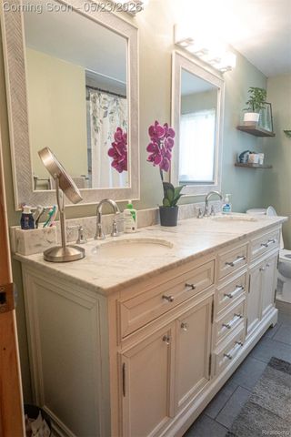 530 Sheffield Drive, Madison Heights, MI 48071