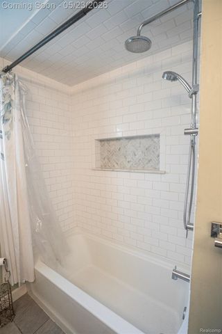530 Sheffield Drive, Madison Heights, MI 48071