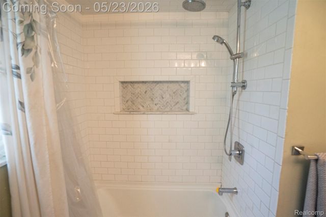530 Sheffield Drive, Madison Heights, MI 48071