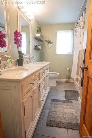 530 Sheffield Drive, Madison Heights, MI 48071