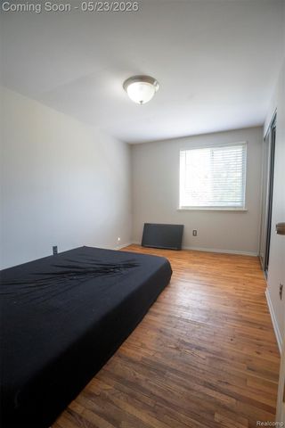 530 Sheffield Drive, Madison Heights, MI 48071