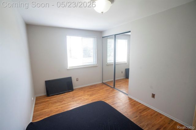 530 Sheffield Drive, Madison Heights, MI 48071