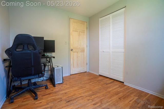 530 Sheffield Drive, Madison Heights, MI 48071