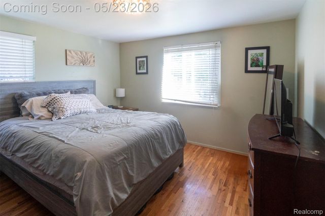 530 Sheffield Drive, Madison Heights, MI 48071