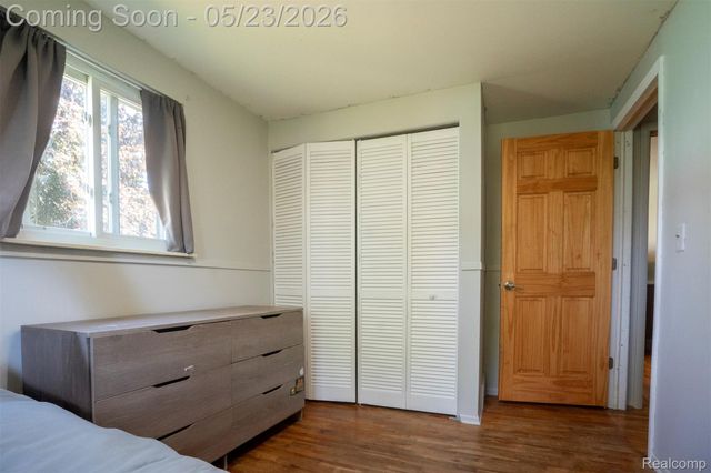 530 Sheffield Drive, Madison Heights, MI 48071