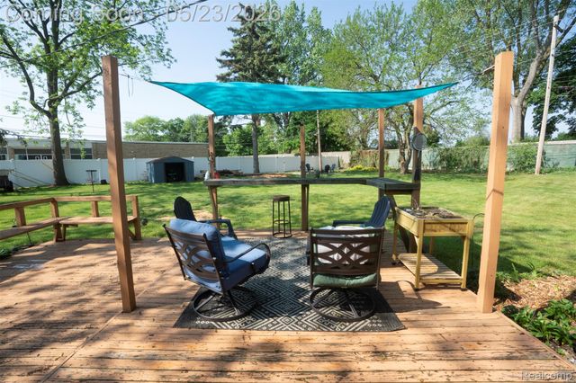 530 Sheffield Drive, Madison Heights, MI 48071